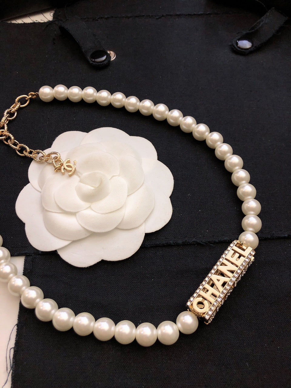 18K Chanel Scripe Pearls Chain Necklace