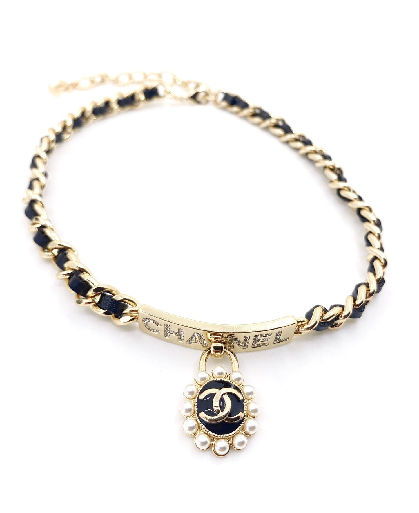 18K Chanel Pearls Choker Necklace
