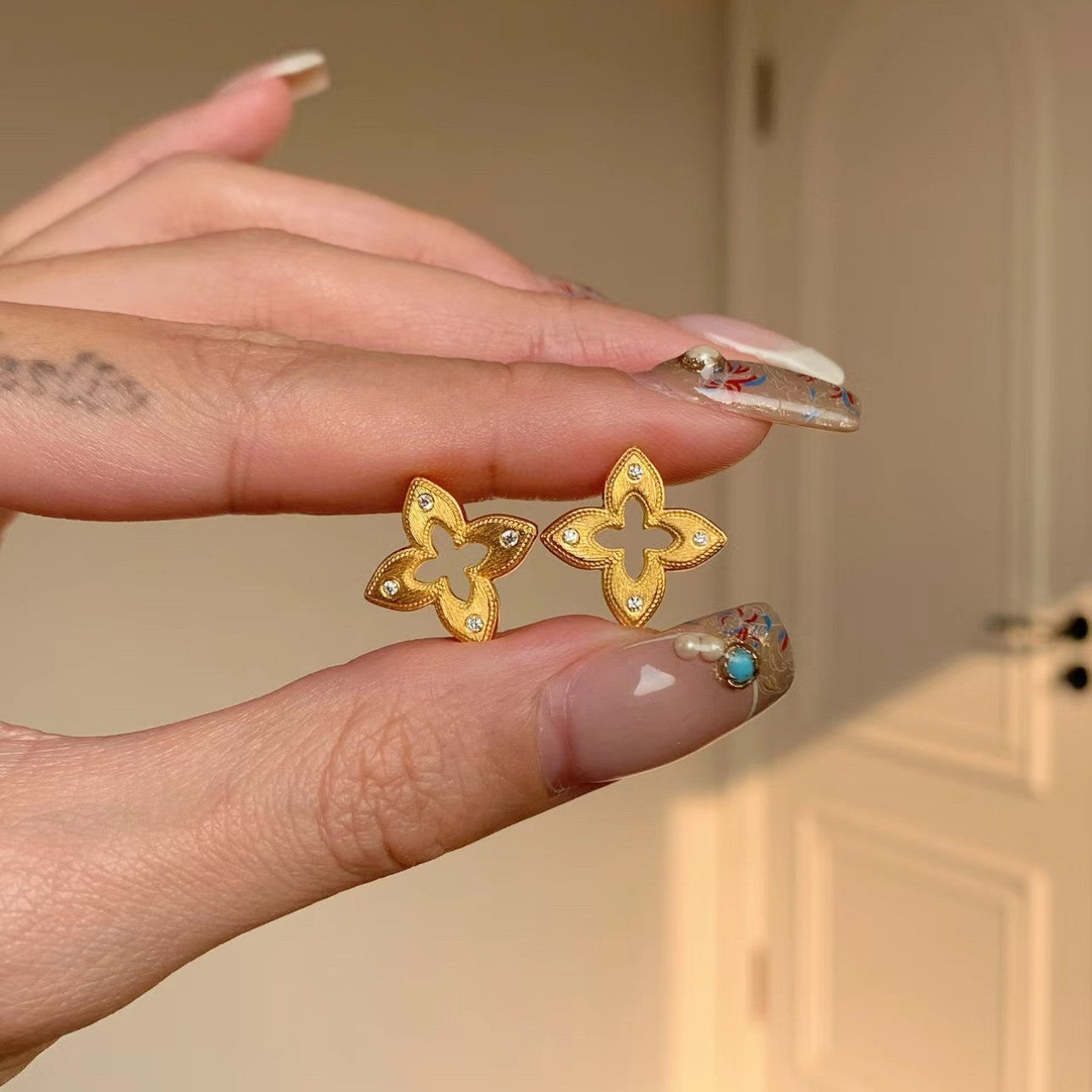 Hollow Four-Leaf Clover Bracelet ¨C Brushed Finish