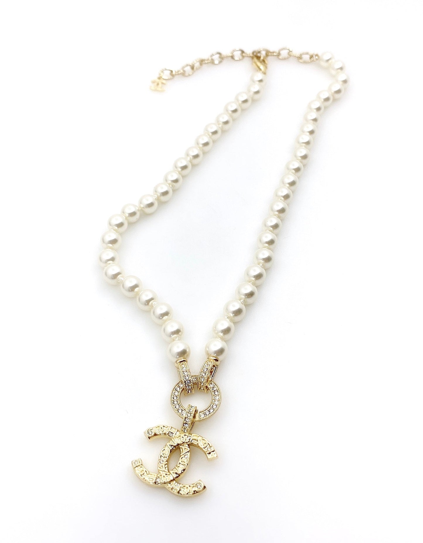 18K  Chanel Pearls Choker Necklace