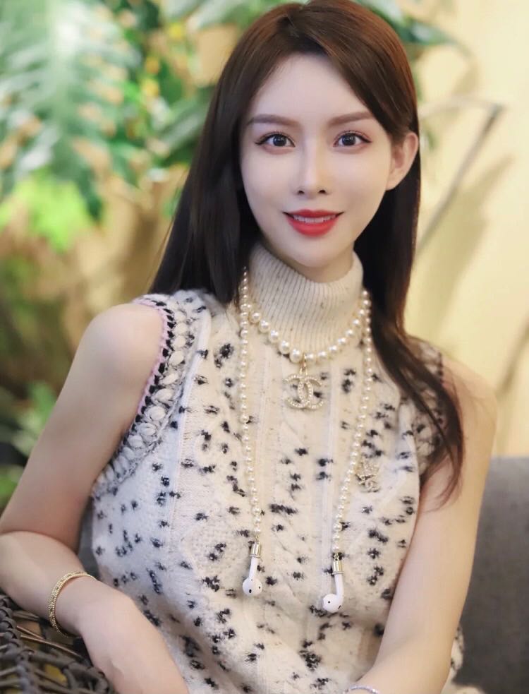 18K  Chanel Pearls Long Necklace